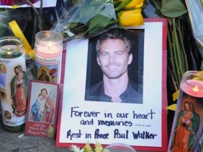 Kenang Paul Walker, Ribuan Fans Padati Lokasi Kecelakaan Untuk Acara Penghormatan