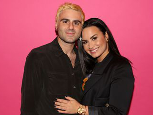 Putus dari Kekasih, Demi Lovato Kirimi Bunga untuk Diri Sendiri