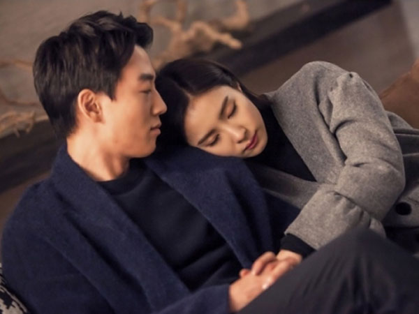 Romantisnya Kim Rae Won dan Shin Se Kyung Sebelum Lakukan Adegan Ciuman di 'Black Knight'