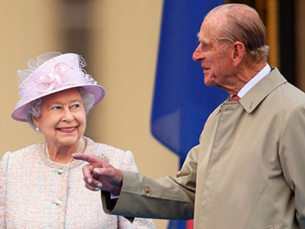 Ratu Elizabeth II dan Pangeran Phillip Rayakan Ulang Tahun Pernikahan ke-70