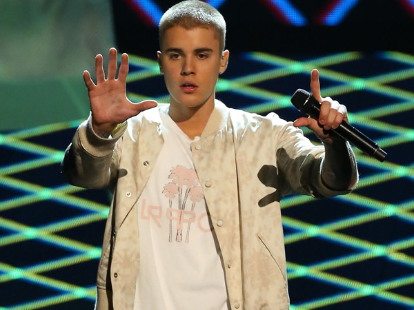 Gara-gara Penonton, Justin Bieber Lempar Mikrofon dan Tinggalkan Panggung!