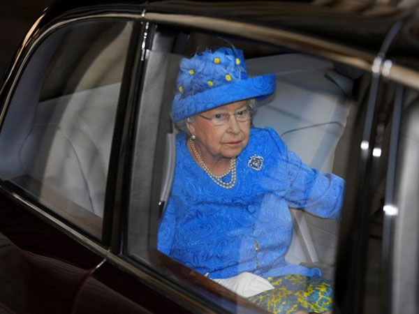 Duh, Ratu Elizabeth Dilaporkan ke Polisi Gara-gara Sabuk Pengaman!