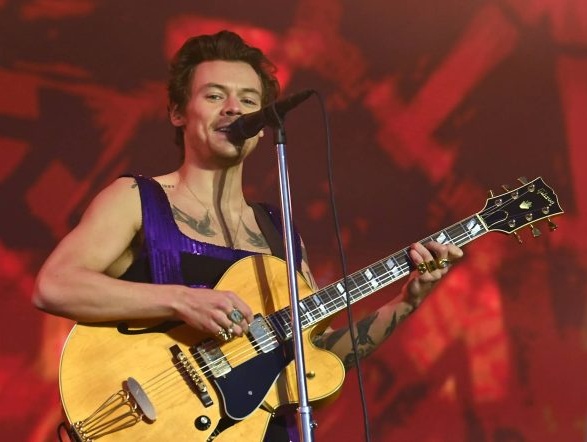 Konser Harry Styles Dibatalkan Setelah Terjadi Penembakan Massal Dekat Lokasi