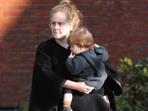Intip Curhatan Adele Soal Sulitnya Menjadi Seorang Ibu