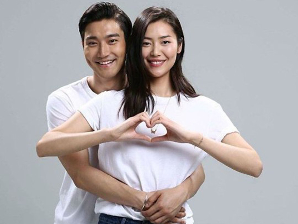 Siwon dan Liu Wen Seperti Pengantin Baru dalam Poster ‘We Are In Love’