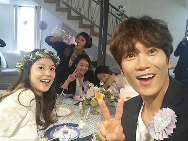 Sambut Kelahiran Anak, Lee Bo Young dan Ji Sung Adakan Baby Shower