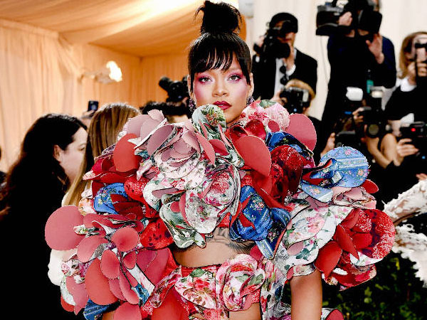 Rihanna Tampil Memukau dengan Gaun Floral 3D di Met Gala 2017