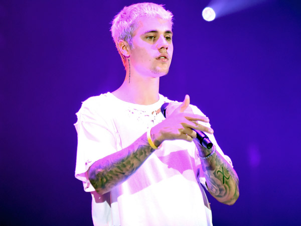 Justin Bieber Dibuat Nangis oleh Penggemar Saat Konser Berlangsung, Kenapa?