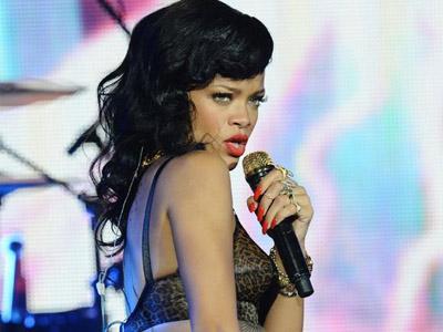 Rilis Video Klip Baru, Rihanna Kembali Topless!