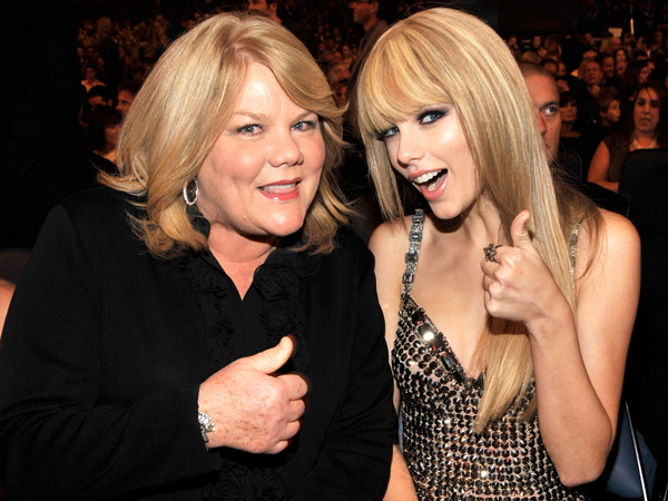Taylor Swift Ungkapkan Ketakutan Akan Kehilangan Sang Ibu yang Menderita Kanker