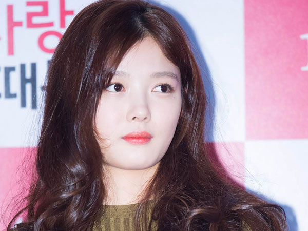 Kesehatan Memburuk, Kim Yoo Jung Dilarikan ke Rumah Sakit