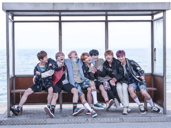 BTS 'Spring Day' Kembali ke No. 1 di Chart Billboard World Digital Song Sales Setelah Member Wamil