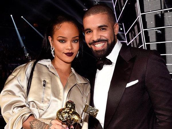 Mulai Terbuka Satu Sama Lain, Akankah Perjuangan Cinta Drake untuk Rihanna Berujung Manis?