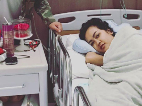 Suasana Duka Warnai Pengantaran Jenazah Julia Perez Saat Keluar dari Rumah Sakit