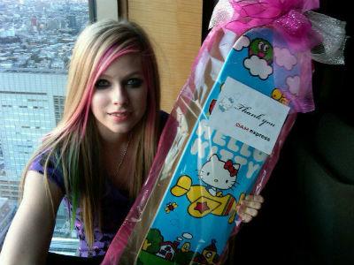 Wah, Avril Lavigne Masukkan Unsur Seksual di Lagu 'Hello Kitty'!