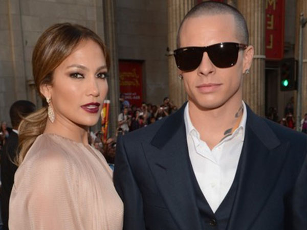 Jennifer Lopez Ingin Pernikahan Rahasia dengan Casper Smart?