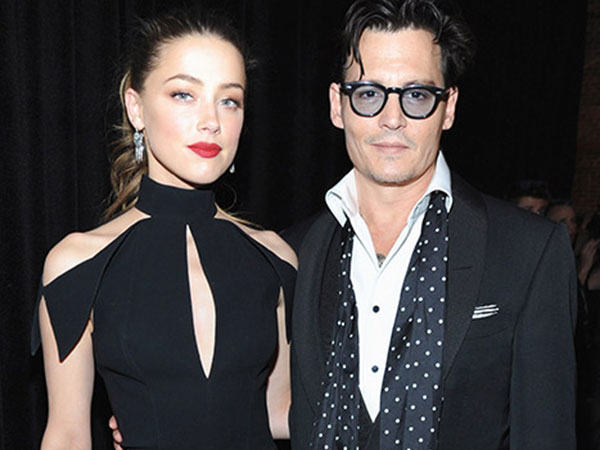 Johnny Depp Resmi Nikahi Amber Heard Sebelum Pesta Pernikahan di Bahama
