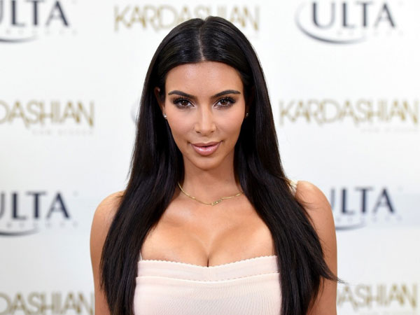 Ini Curhatan Kim Kardashian Dibalik Foto Keluarganya Yang 'Damai'