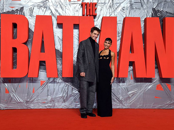 Penampilan Serasi Robert Pattinson dan Zoe Kravitz di Premiere The Batman