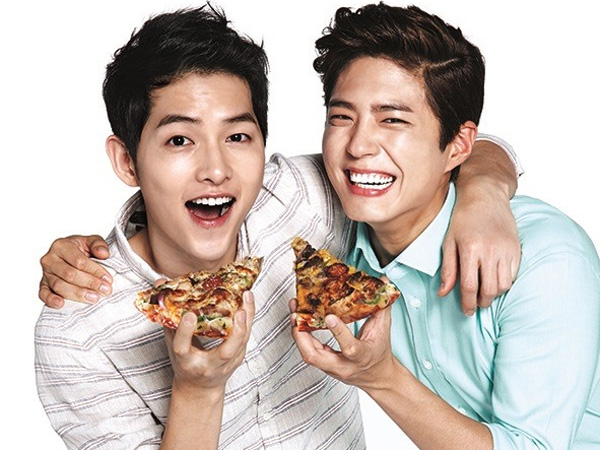 Main Iklan Pizza Bareng, Song Joong Ki dan Park Bo Gum Tunjukkan Pose Bromancenya