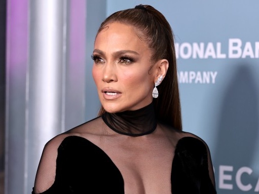 Jennifer Lopez Hapus Postingan, Ganti Semua Profil Medsos Jadi Hitam