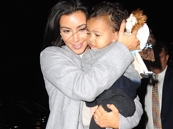 Kim Kardashian Sedih Tak Rayakan Hari Ibu Bersama North West