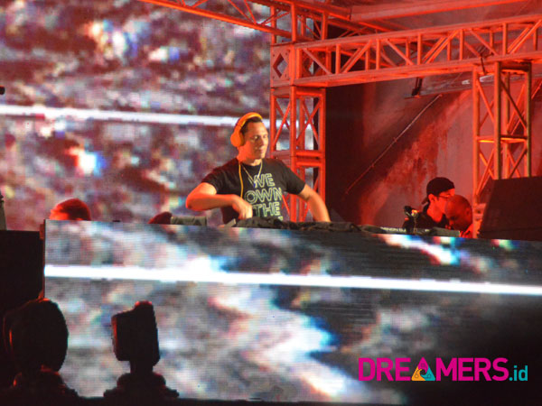 Penampilan Sempurna dari Tiesto Tutup DWP 2017 Hari Pertama