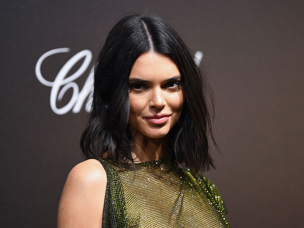 Pakai Gaun Transparan, Kendall Jenner 'PD' Pamer Bagian Dada di Cannes Film Festival!