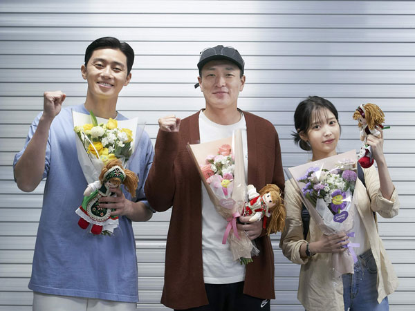 IU Ungkap Kesan Kerja Bareng Park Seo Joon di Film Dream