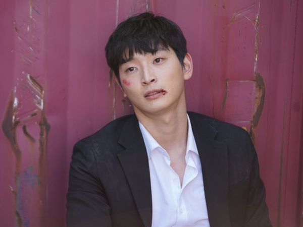 Jinwoon 2AM Latihan Merokok Selama 3 Bulan Untuk Adegan di Film 'Brother'