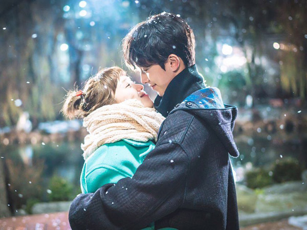 Manisnya Gaya Pacaran Nam Joo Hyuk dan Lee Sung Kyung di 'Weightlifting Fairy' Bikin Gemas