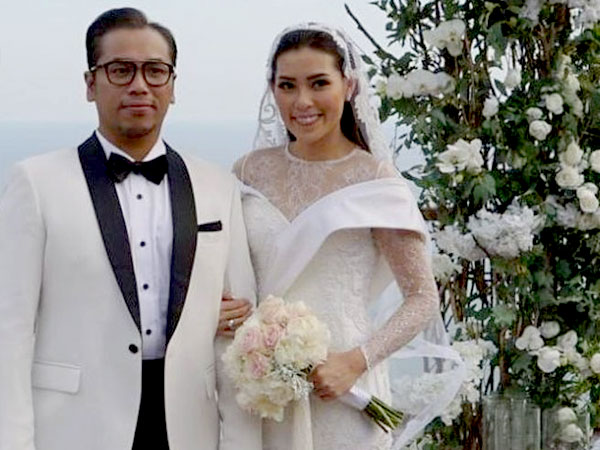 Foto-Foto Indahnya Pernikahan Sammy Simorangkir dan Viviane