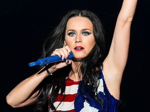 Batalkan Konser di China, Katy Perry Masih 'Shock' dengan Kekalahan Hillary Clinton?