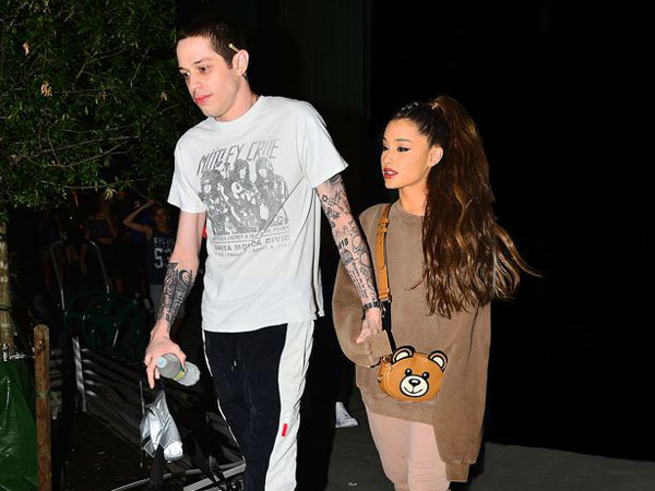 Ariana Grande Beri Respon Lelucon Pete Davidson Tentang Bom Manchester: "Itu Tidak Lucu!"