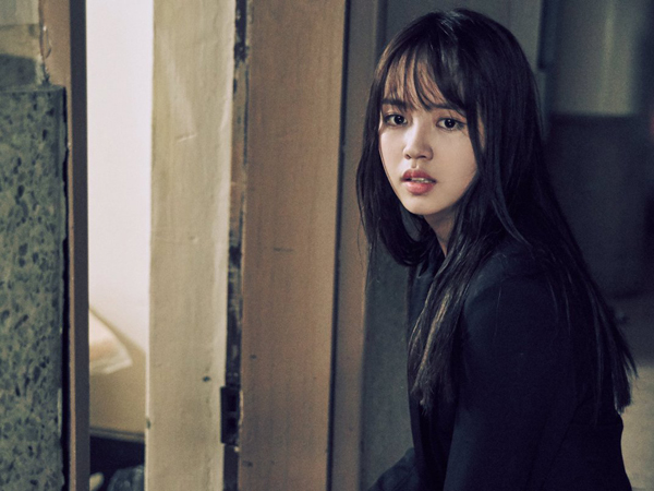 Berperan Sebagai Hantu, Kim So Hyun Rasakan Kehadiran Hantu Sungguhan Saat Syuting?