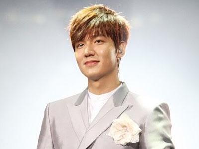 Lee Min Ho Jadi Aktor Korea Pertama yang Hadiri CCTV New Year Gala