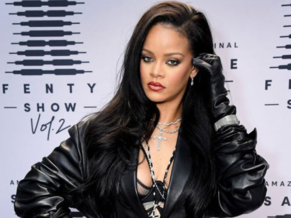 Rihanna Akhirnya Minta Maaf Soal Lagu Hadis dalam Peragaan Busana Pakaian Dalam