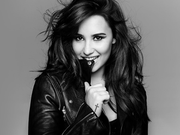 Demi Lovato Beri Tips Untuk Tampil Percaya Diri