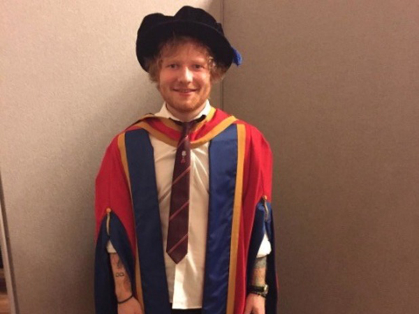 Berkat Lagu 'Thinking Out Loud', Ed Sheeran Terima Gelar Doktor Kehormatan