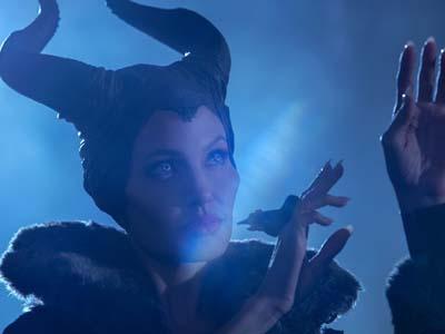 Tak Cukup Vivienne, Angelina Jolie Ajak Dua Anaknya Tampil di 'Maleficent'?