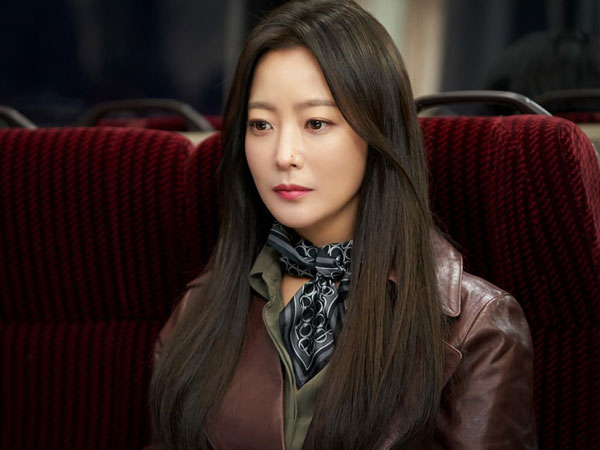 Coba Genre Sci-Fi Thriller, Kim Hee Sun Tuai Pujian Staf Drama 'Alice'