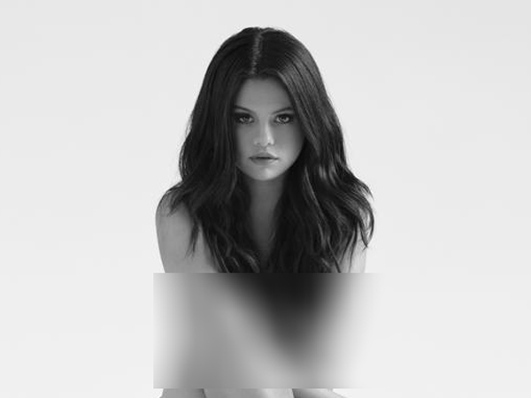 Selena Gomez Pilih Tampil Tanpa Busana di Sampul Album Barunya