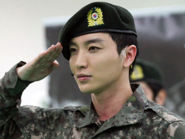 Member Super Junior Rayakan Kembalinya Lee Teuk Dari Wajib Militer!