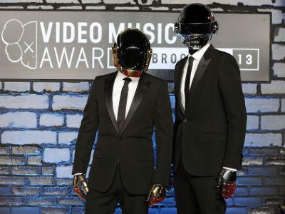 Lagu 'Get Lucky' Daft Punk Jadi 'Song of the Year' Versi iTunes!