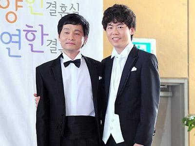 Sutradara Kim Jo Kwang Soo Rilis Foto Pernikahan dengan Pasangan Sesama Jenisnya