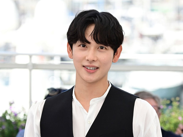 Im Siwan Donasi untuk Membantu Upaya Penanggulangan Banjir di Korea