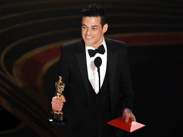 Ciuman dan Kemenangan Pertama Rami Malek di #Oscars