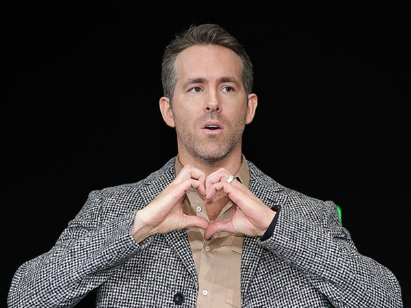 Ryan Reynolds Bertemu EXO, Merasa Jadi Anggota Boyband