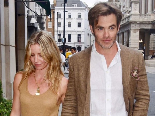 Terlihat Jalan Bareng, Chris Pine dan Annabelle Wallis Konfirmasi Hubungan Mereka?