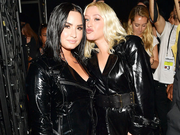 Christina Aguilera dan Demi Lovato Tunjukkan Kekuatan Wanita di Video Klip 'Fall In Line'